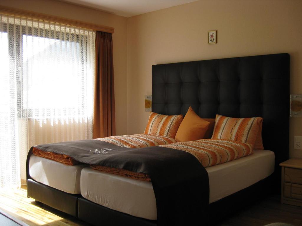 Hotel Pizzeria Selva Zernez Zimmer foto